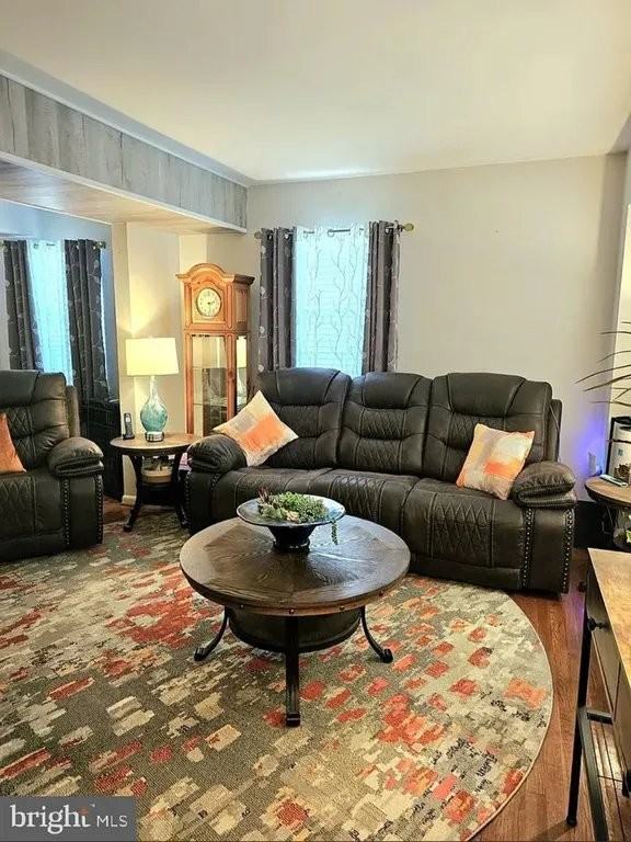 15110 Catalpa Ct - Photo 4 of 20