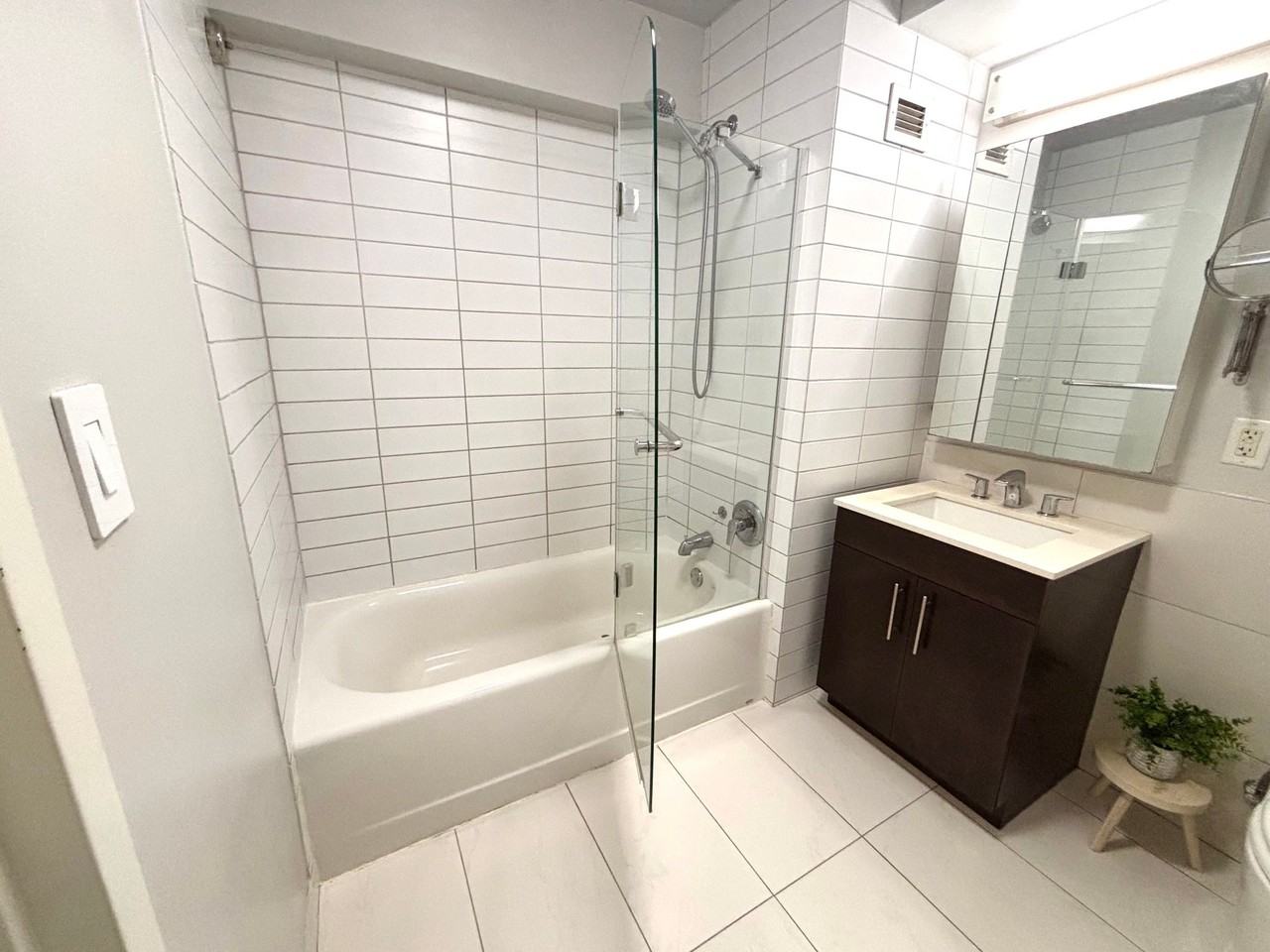 535 W 52nd St #7I - Photo 5 of 9