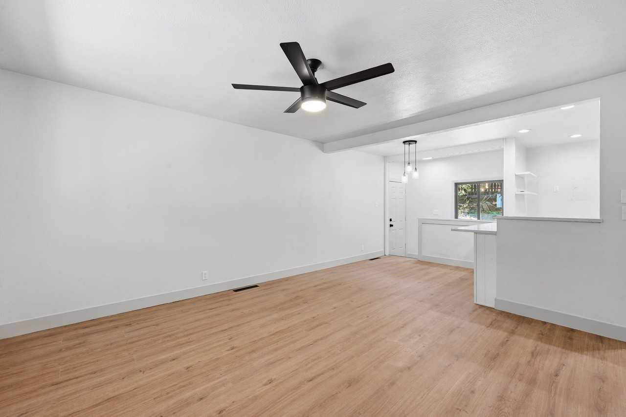 1315 Oswego St - Photo 2 of 20