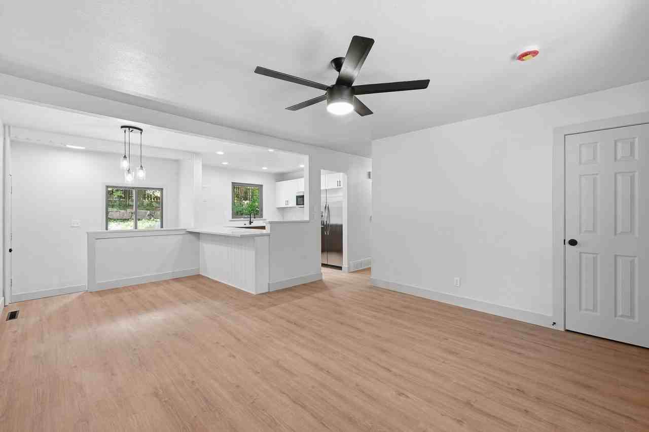 1315 Oswego St - Photo 3 of 20