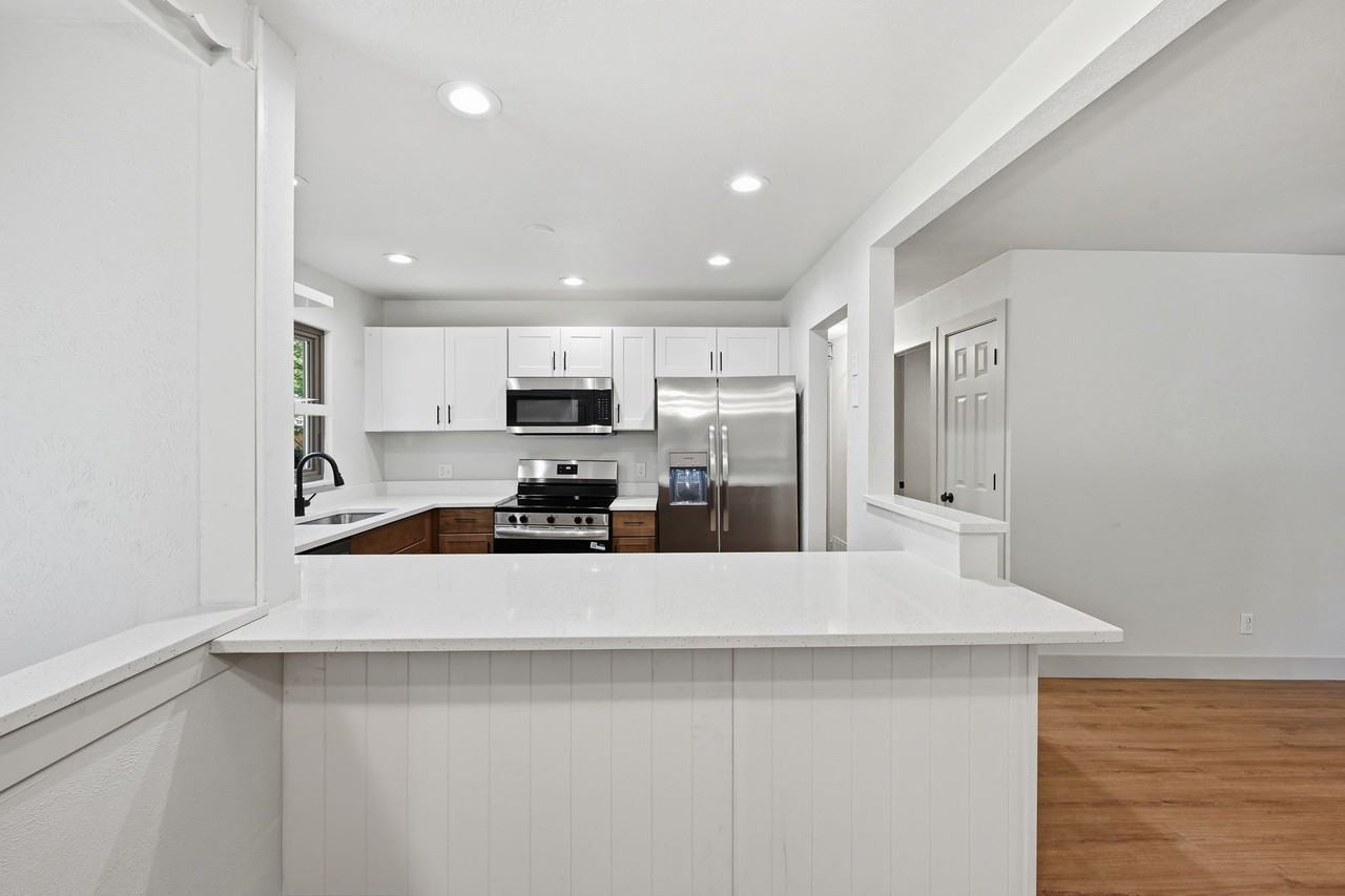 1315 Oswego St - Photo 6 of 20