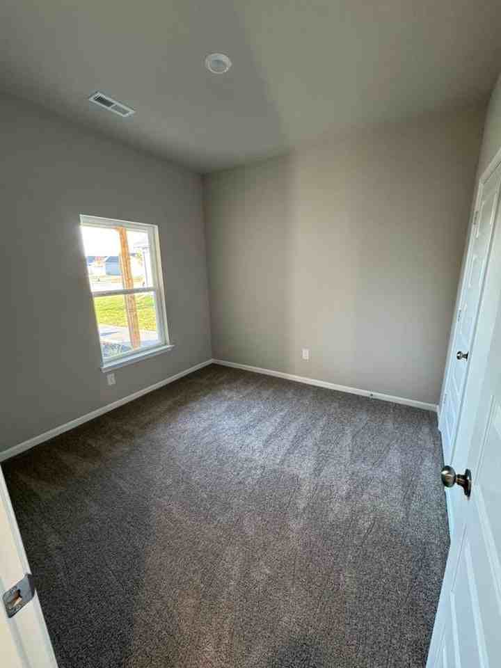 613 W Bluebird St - Photo 5 of 14