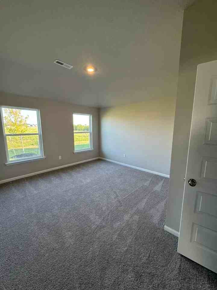 613 W Bluebird St - Photo 7 of 14