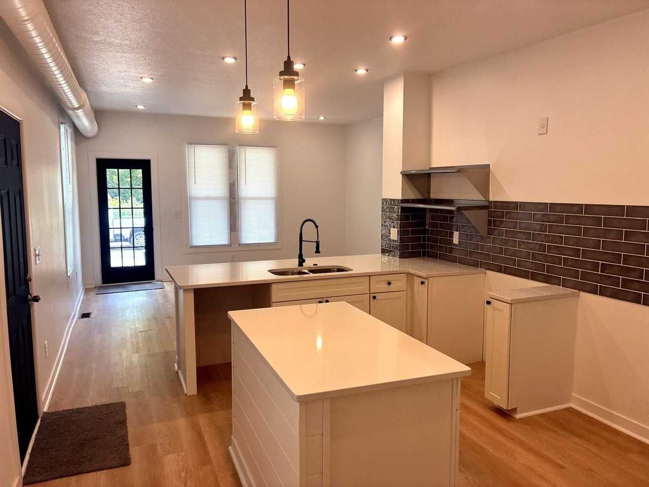 1378 E Fulton St - Photo 2 of 18
