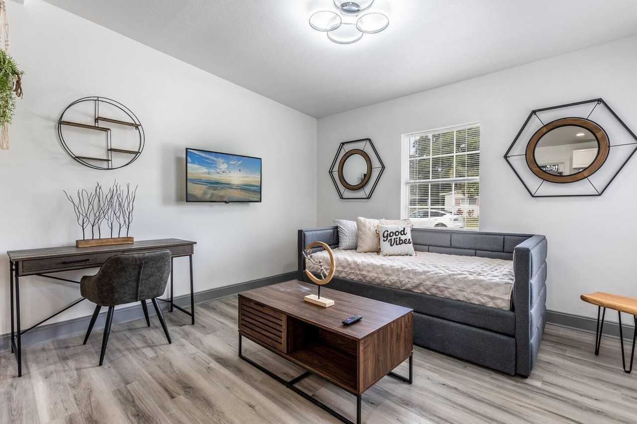 511 San Juan Blvd - Photo 4 of 19