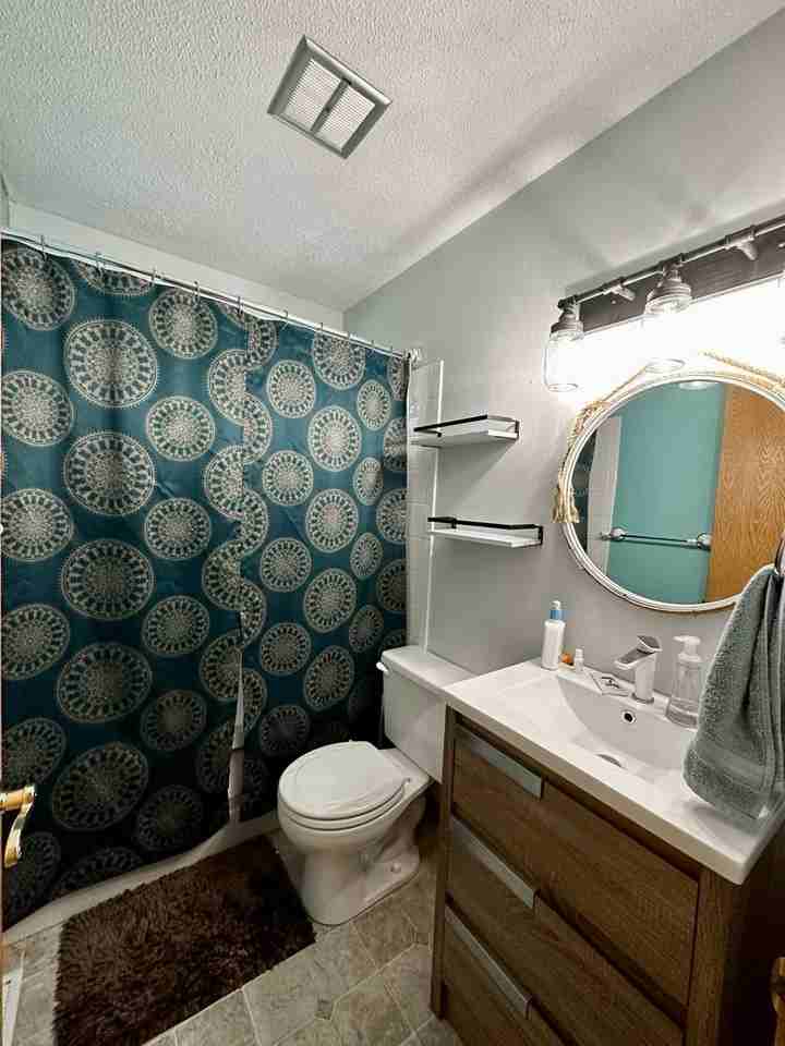 333 Rockwell Ave - Photo 6 of 11