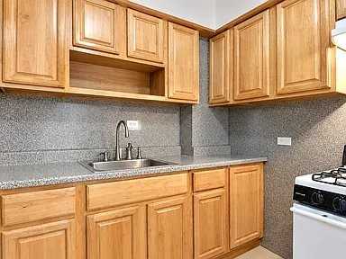 454 W State St #C3B - Photo 2 of 5