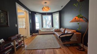2047 W Walton St #1F - Photo 1 of 1