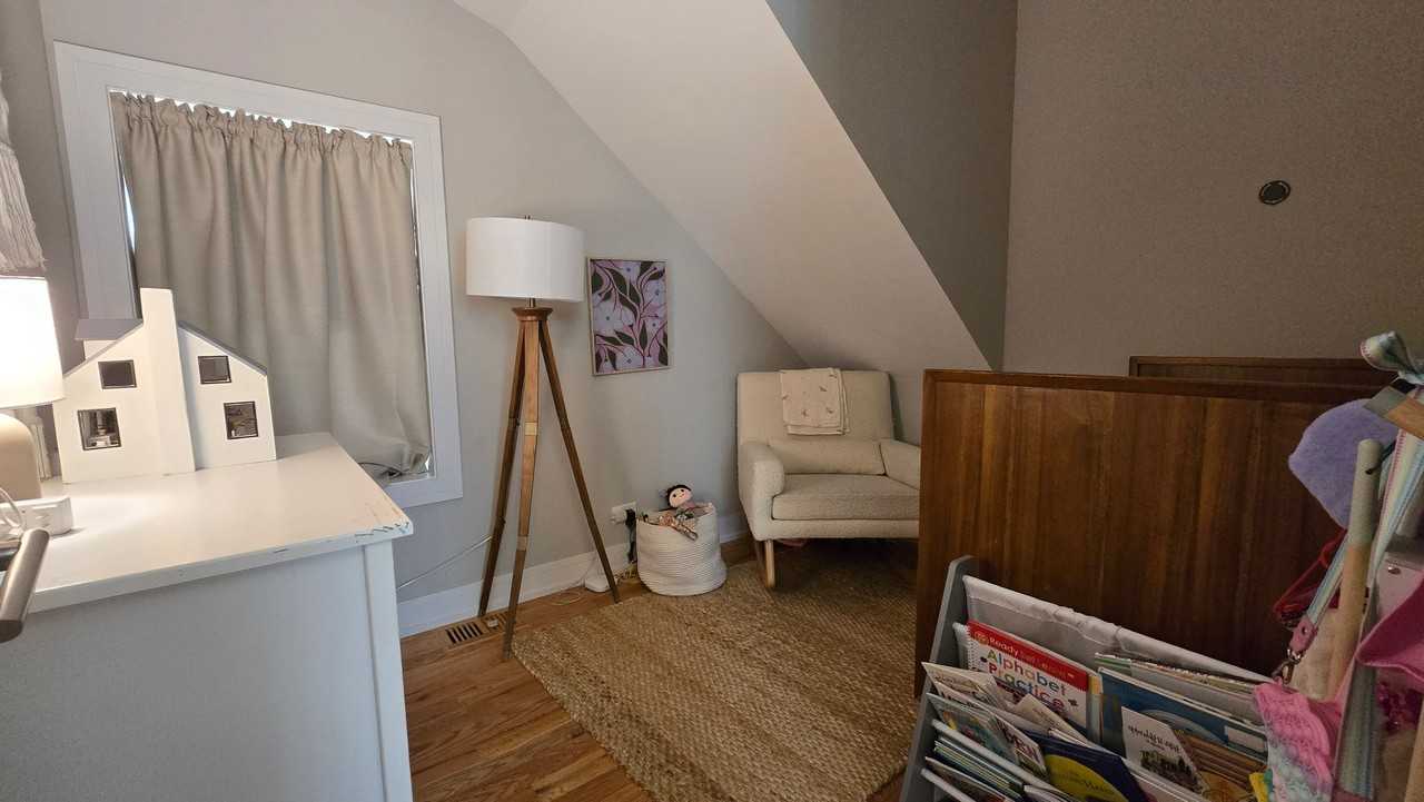 2047 W Walton St #1F - Photo 5 of 19