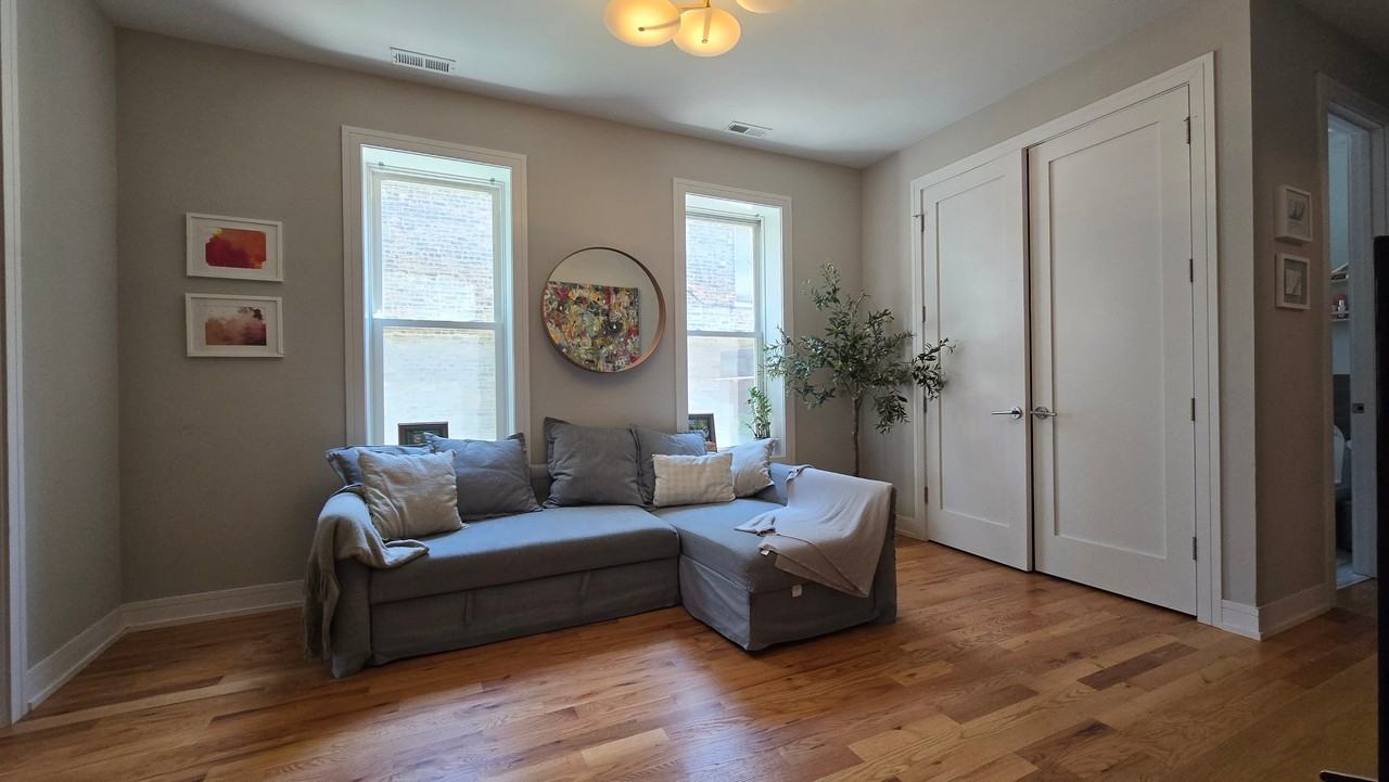 2047 W Walton St #1F - Photo 7 of 19