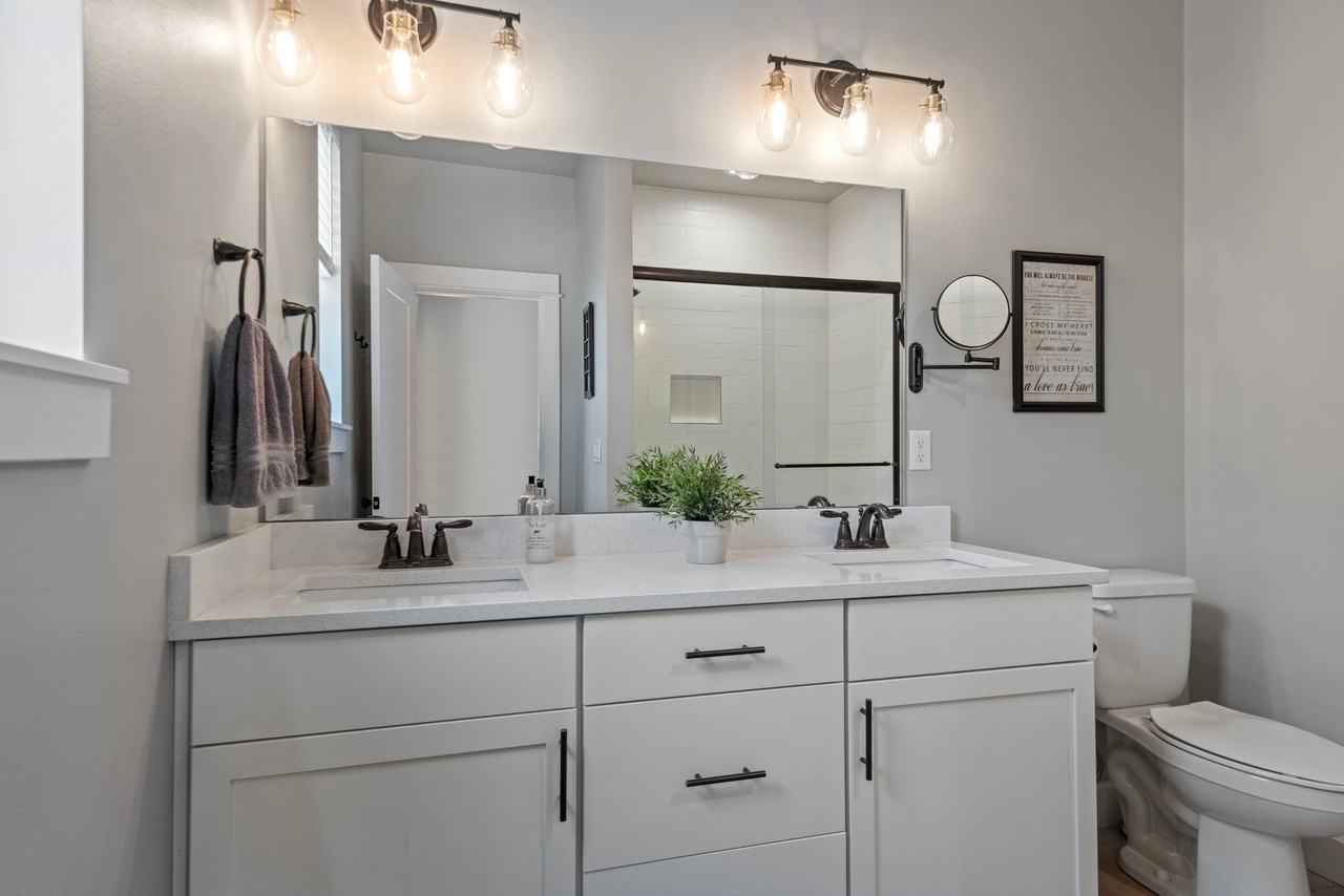 936 E Black Butte Ave - Photo 6 of 19