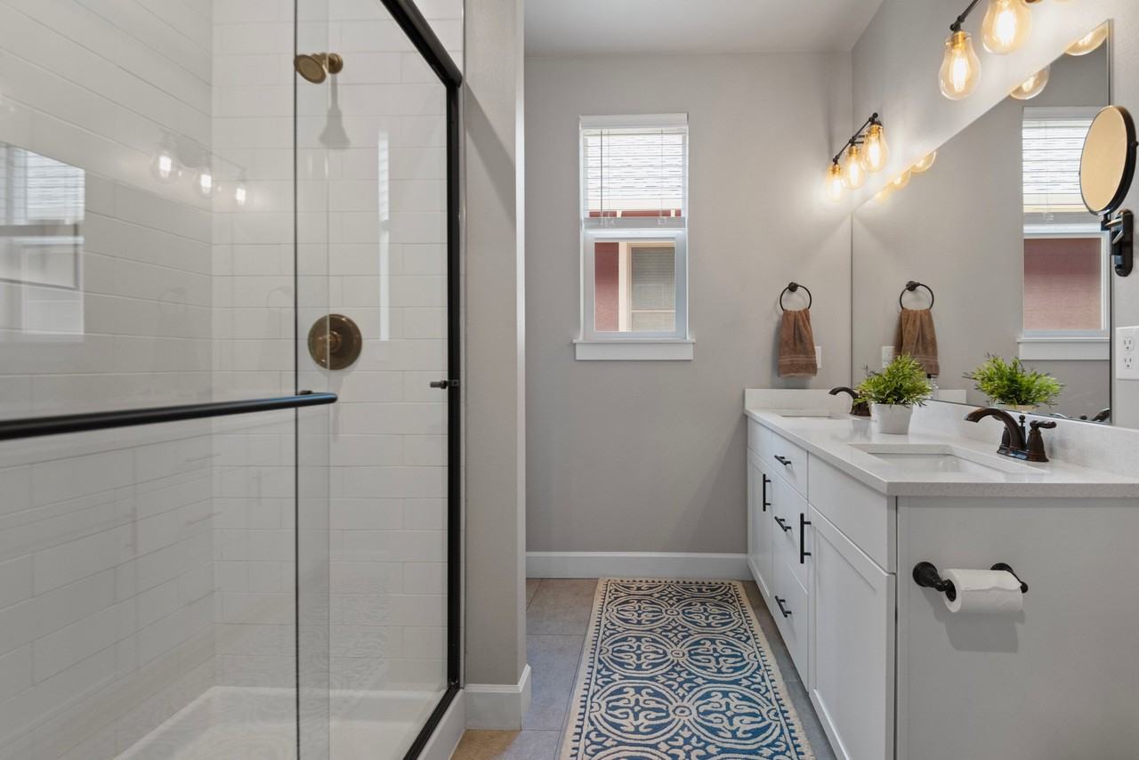 936 E Black Butte Ave - Photo 7 of 19