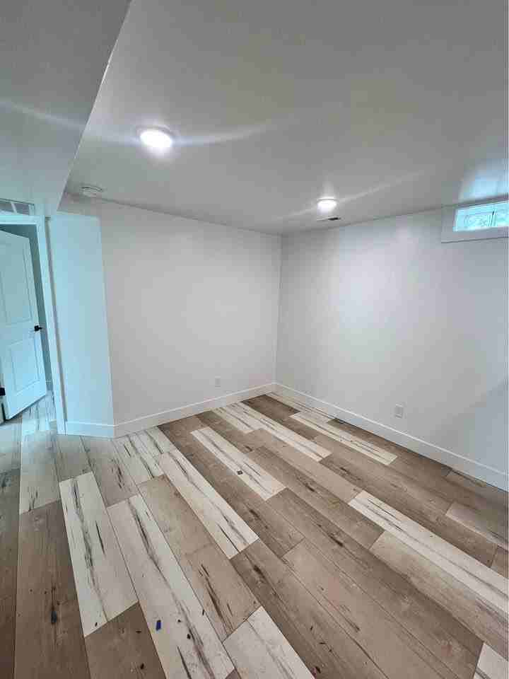280 W 16th St - Photo 2 of 9
