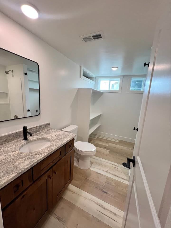 280 W 16th St - Photo 3 of 9