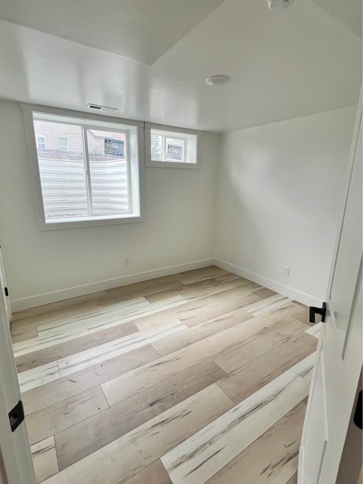 280 W 16th St - Photo 6 of 9