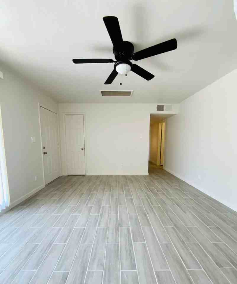310 N 2nd Pl - Photo 3 of 14