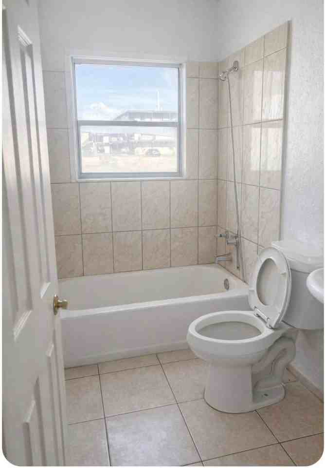 419 Sw Avenue C - Photo 3 of 6