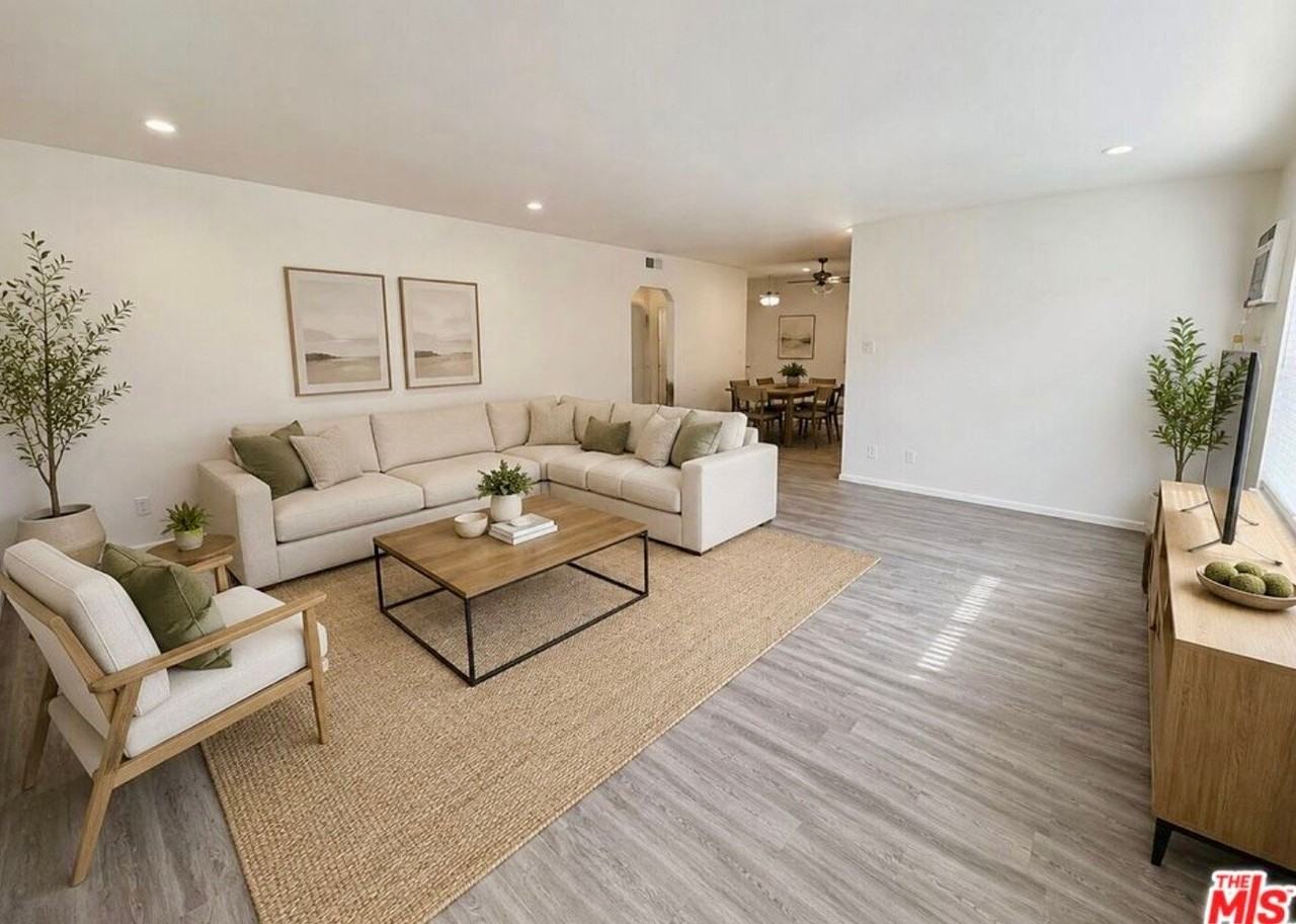 815 S Sherbourne Dr #3 - Photo 3 of 15