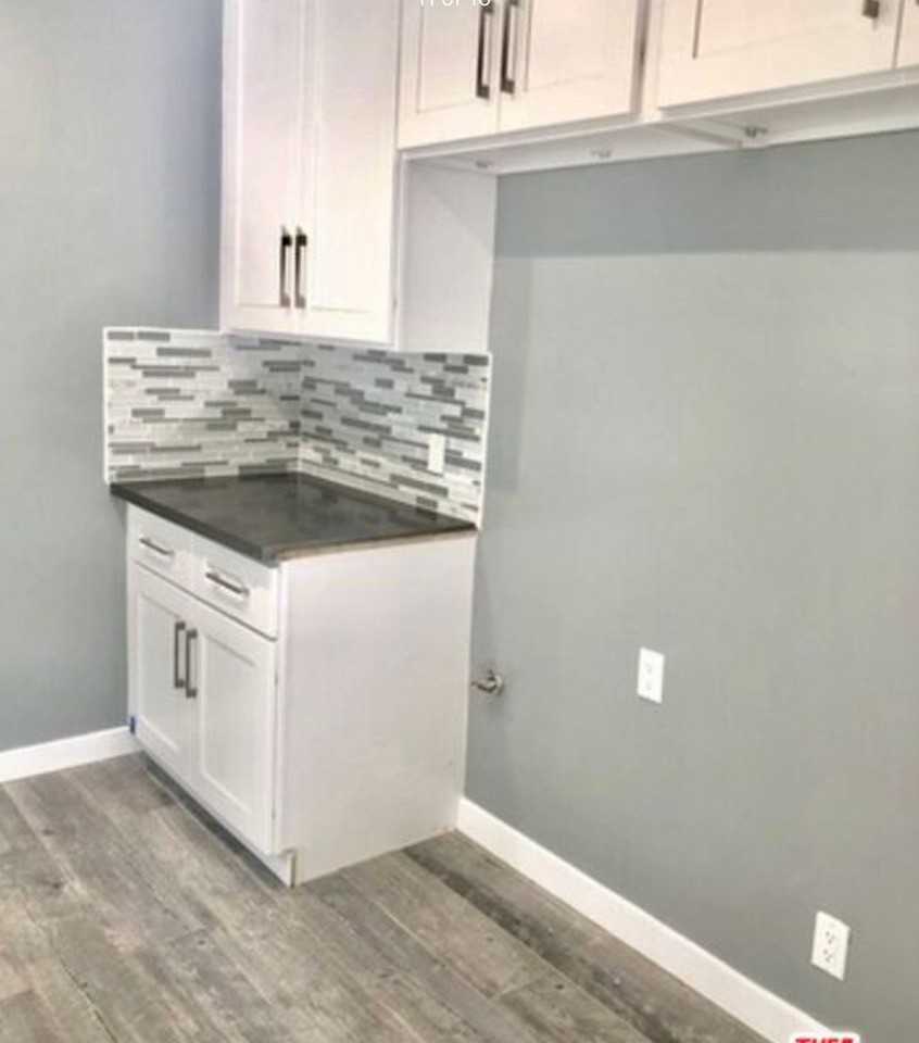 815 S Sherbourne Dr #3 - Photo 6 of 15