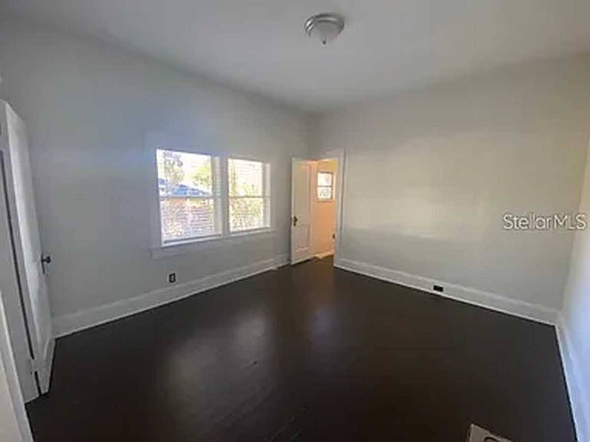 373 E Waldo St - Photo 2 of 19
