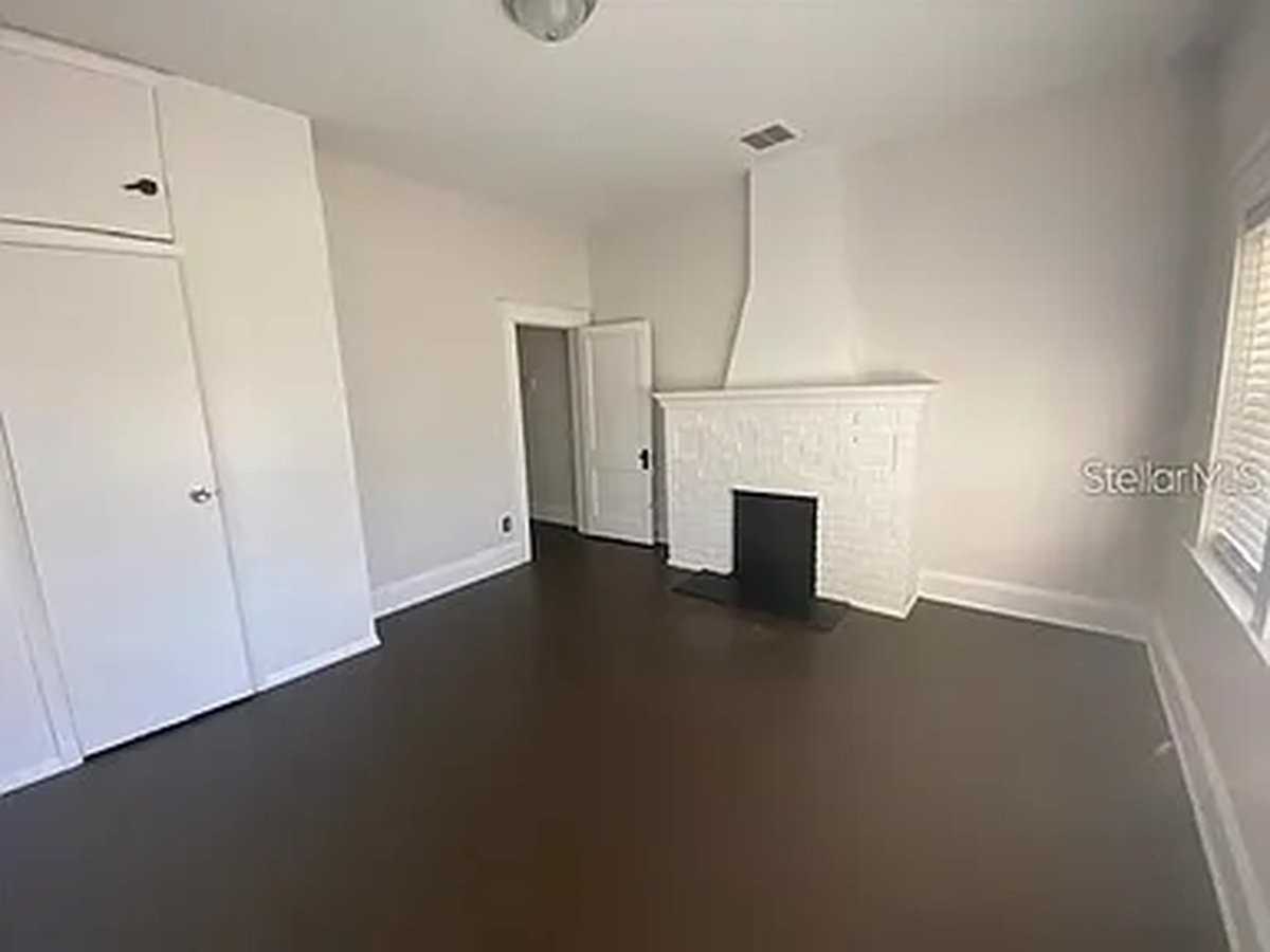 373 E Waldo St - Photo 4 of 19