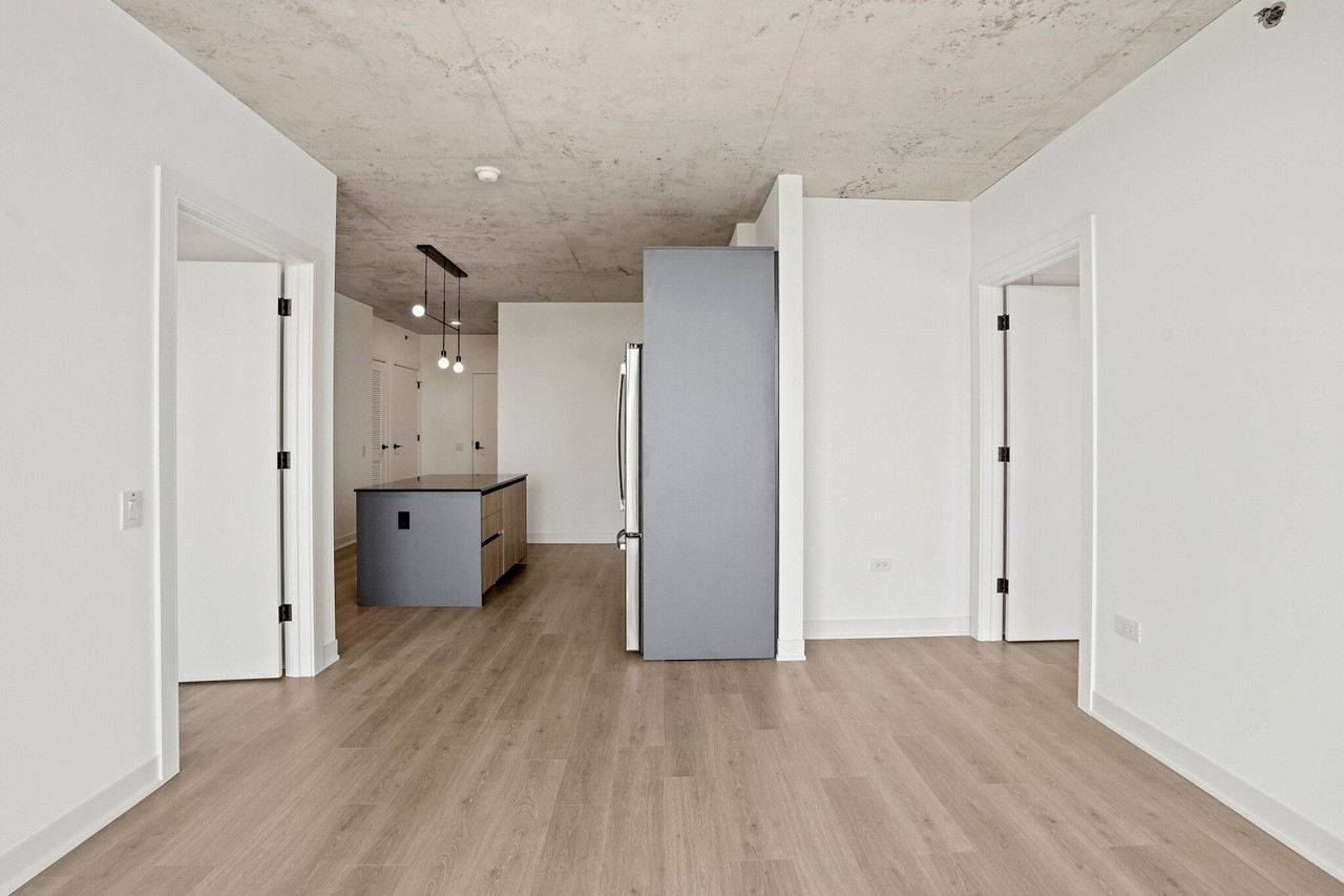 238 W Polk St - Photo 7 of 19