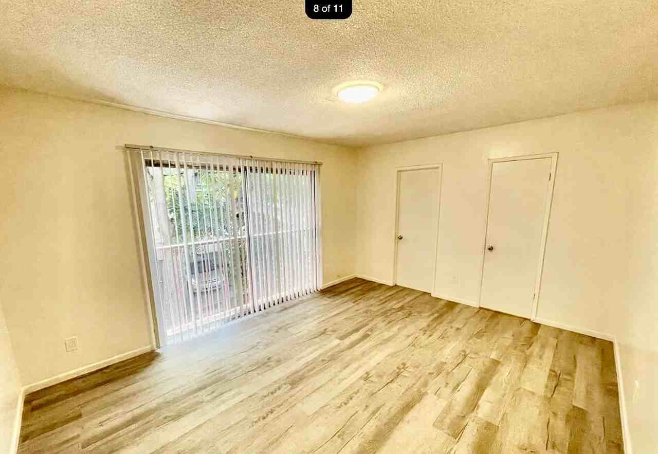 922 S Bedford St #5 - Photo 4 of 13