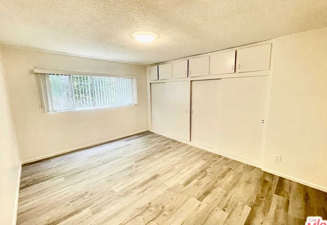 922 S Bedford St #5 - Photo 6 of 13