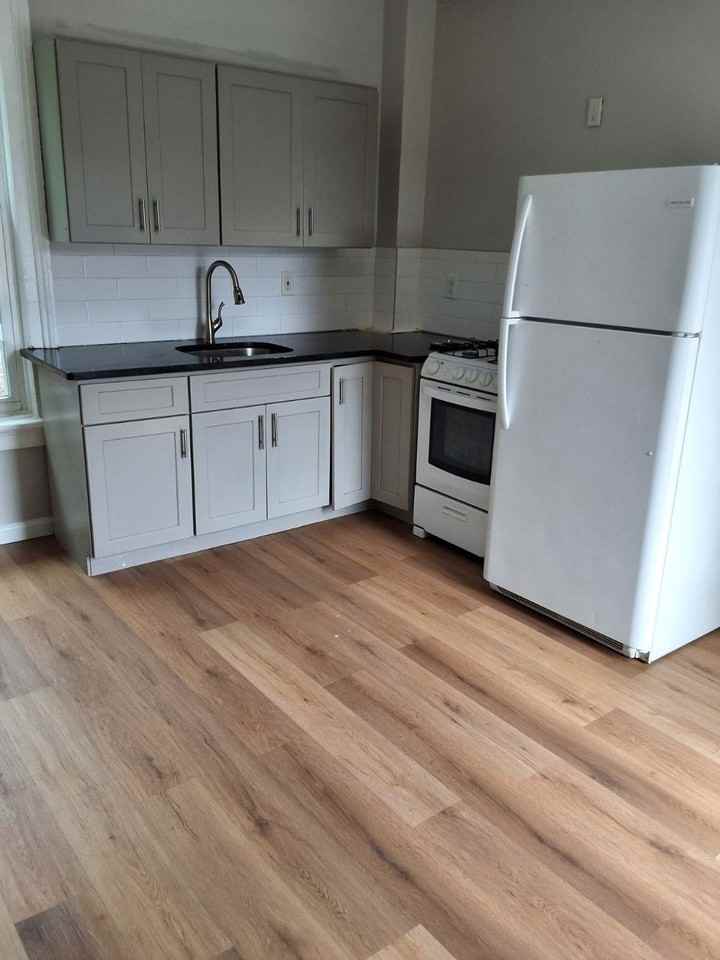 125 W Sidney Ave #4 - Photo 3 of 5