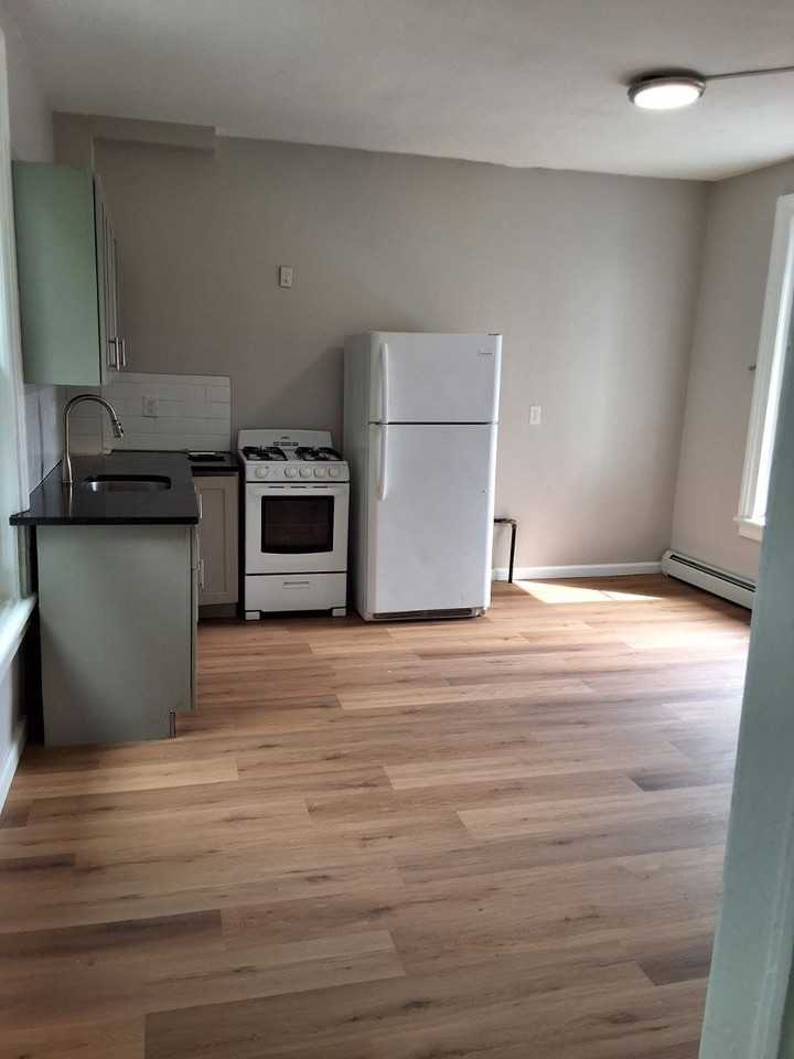 125 W Sidney Ave #4 - Photo 4 of 5