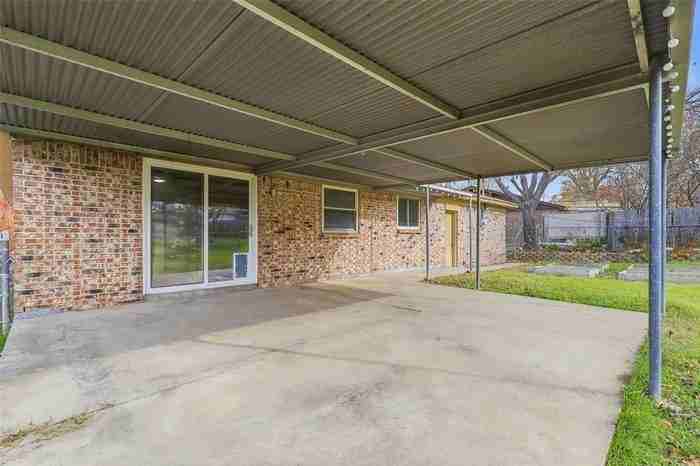 7833 Davenport Ave - Photo 2 of 19