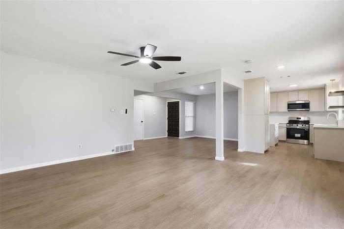 7833 Davenport Ave - Photo 4 of 19