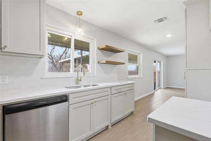 7833 Davenport Ave - Photo 7 of 19