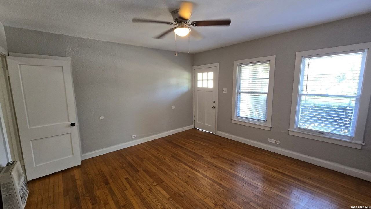 218 Claremont Ave #2 - Photo 5 of 21