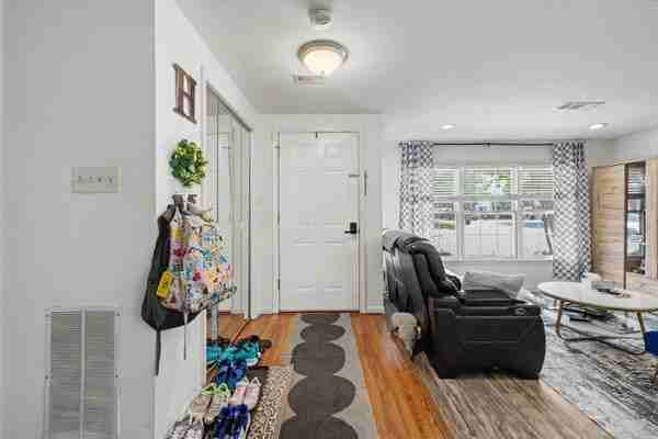 4046 Chetham Wy - Photo 2 of 29
