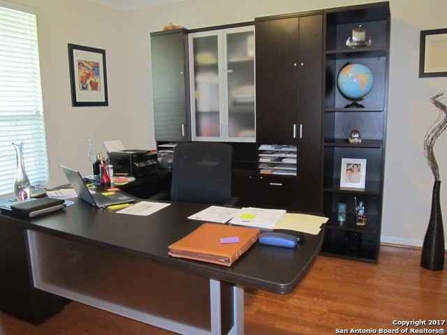 118 Stonewall Bnd - Photo 3 of 24