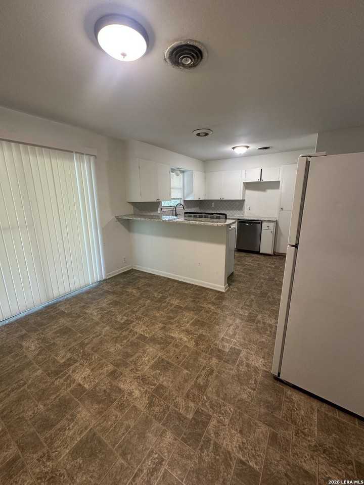 410 Hialeah Ave - Photo 4 of 15