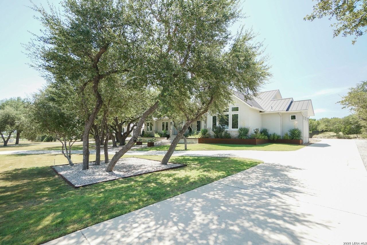 922 Maximino Ridge Rd