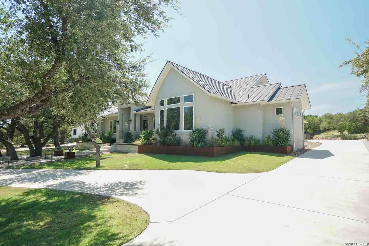 922 Maximino Ridge Rd - Photo 2 of 36