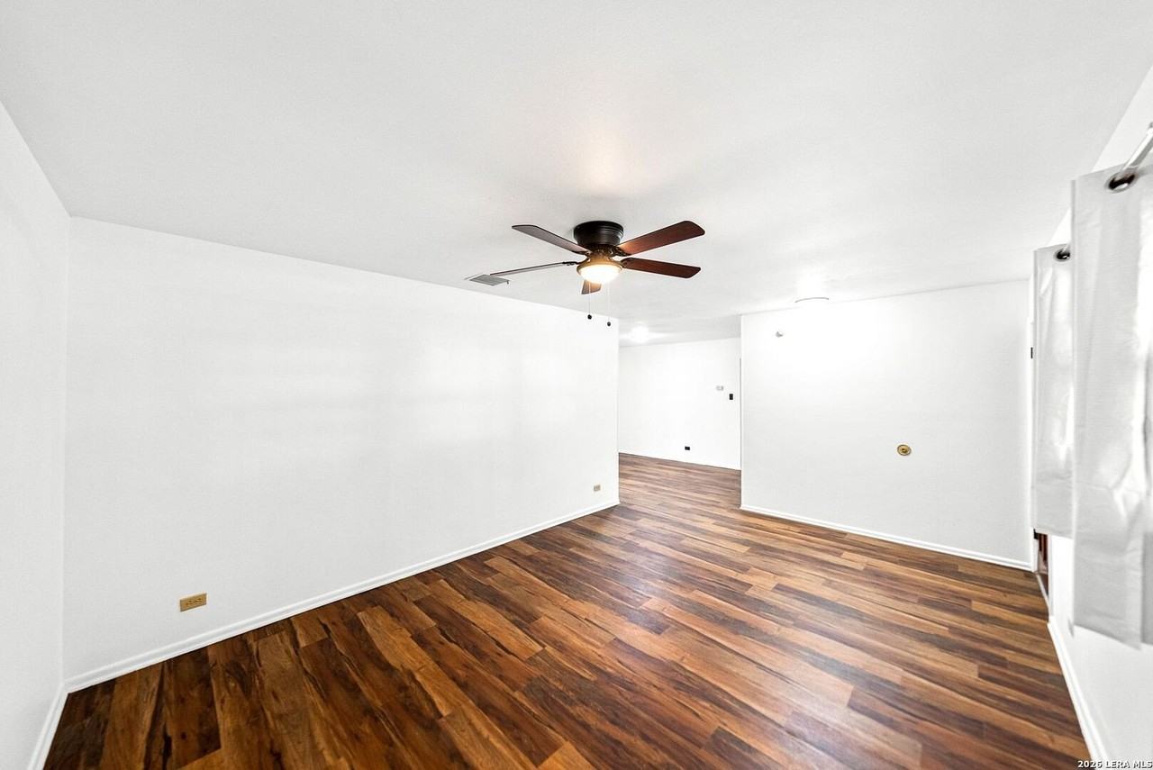 145 Valley Oak Dr - Photo 4 of 33