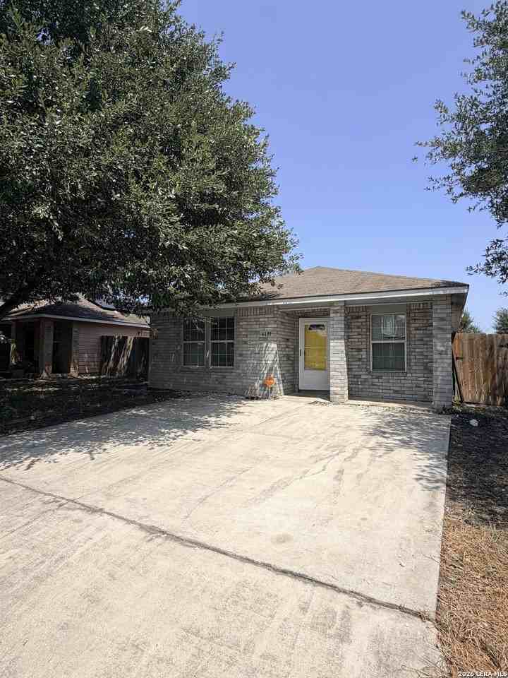 6131 Lake Victoria St - Photo 2 of 17