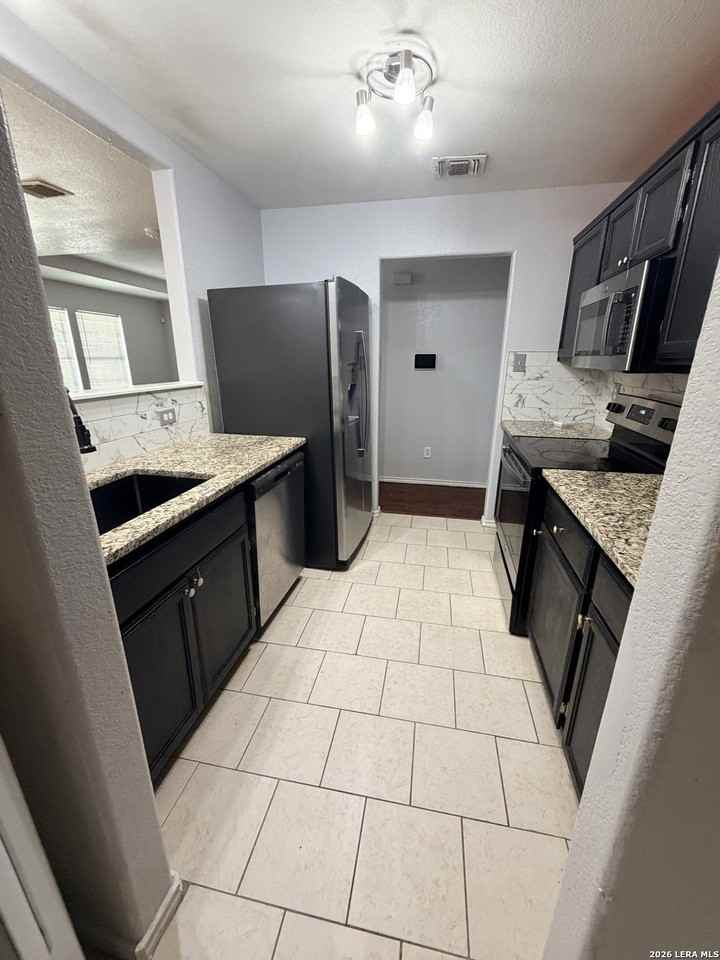 6131 Lake Victoria St - Photo 5 of 17