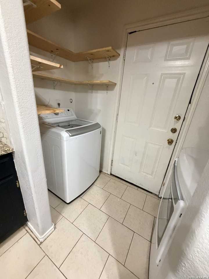 6131 Lake Victoria St - Photo 7 of 17