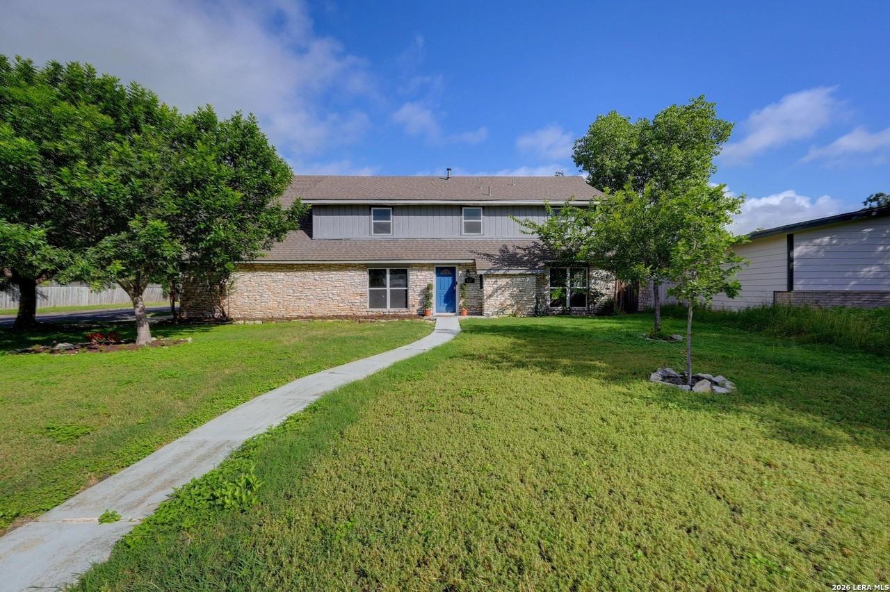 827 Briarcliff Dr - Photo 2 of 42