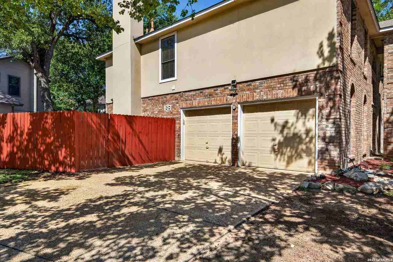 2326 Oak Castle - Photo 3 of 35