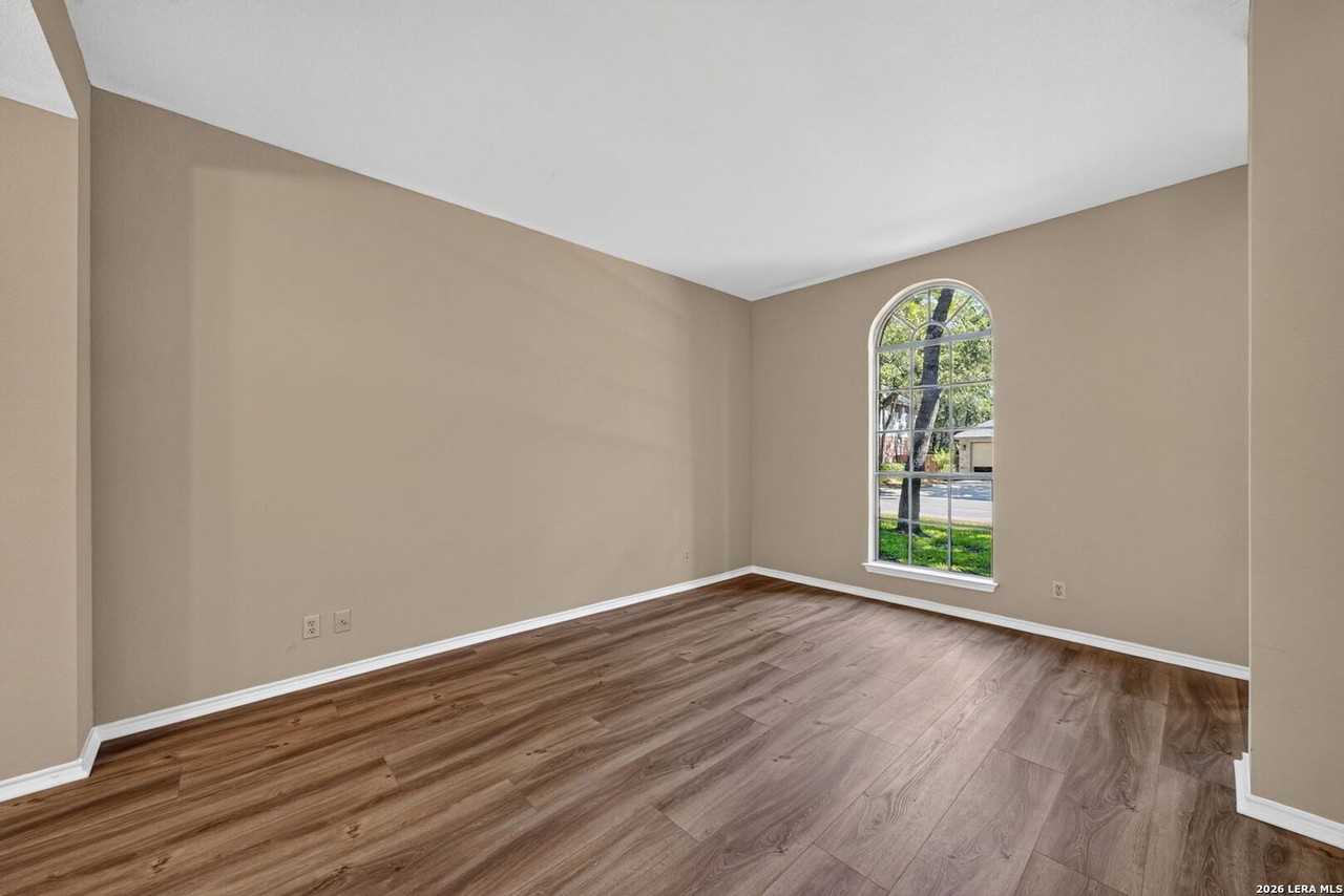 2326 Oak Castle - Photo 7 of 35