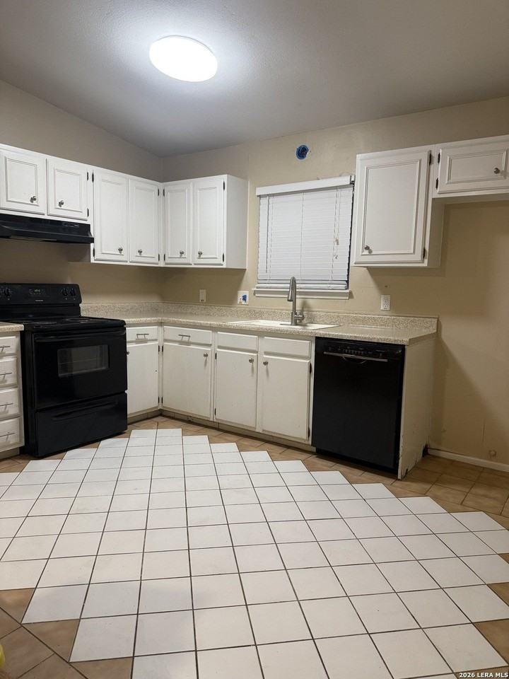 13410 Syracuse St - Photo 4 of 13