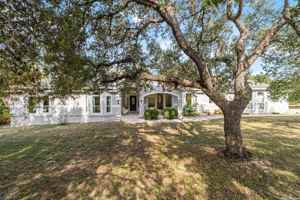 featured image of 21927 Park View Dr