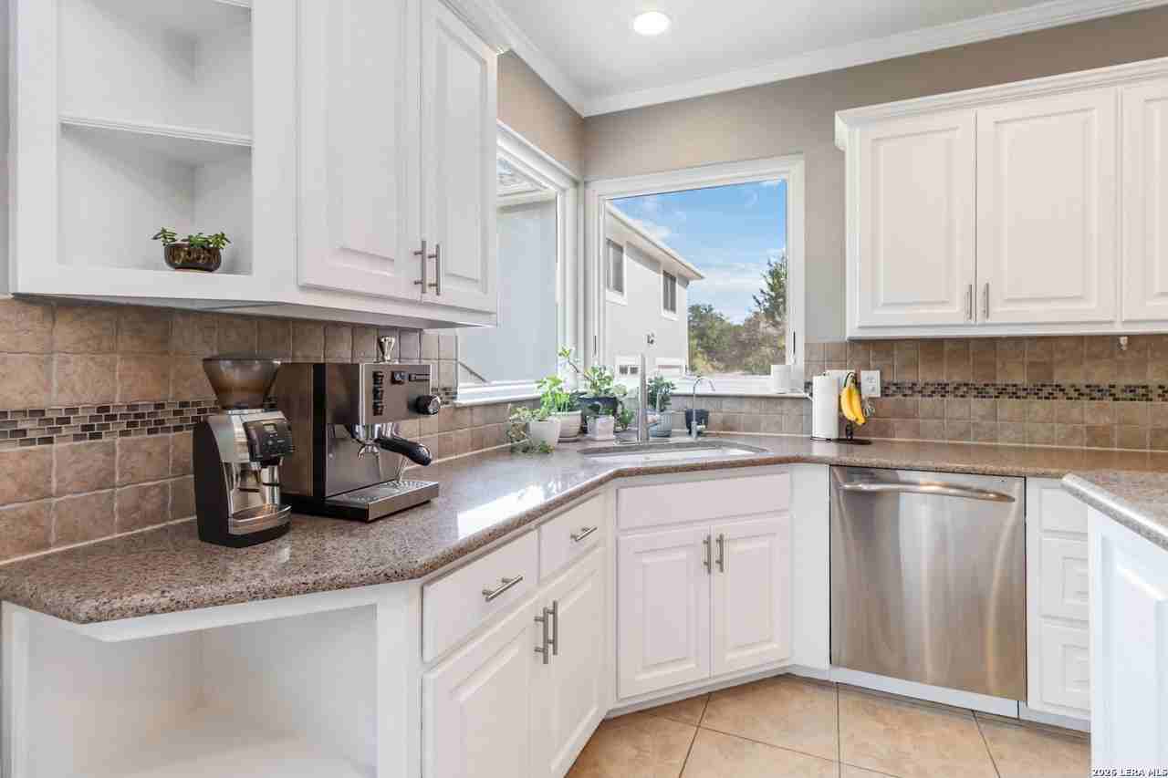 21927 Park View Dr - Photo 7 of 33