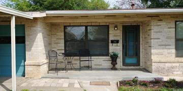featured image of 715 Edgebrook Ln